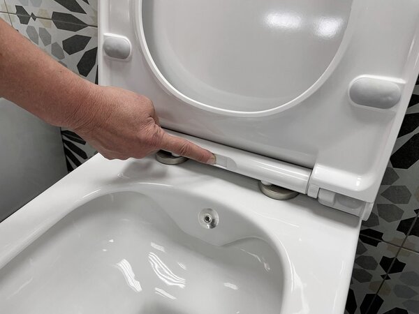 Sapho Sapho, WC suspendat AVVA PORTO Rimless, robinet integrat și spray bideu 35,5x53 cm, alb, 100315