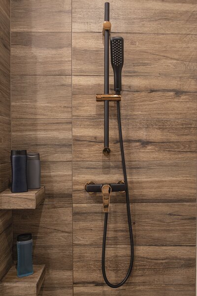 Kuchinox Alanis, coloană de duș 70cm cu set de duș manual, negru-auriu roz, LAV-NQI_81A1