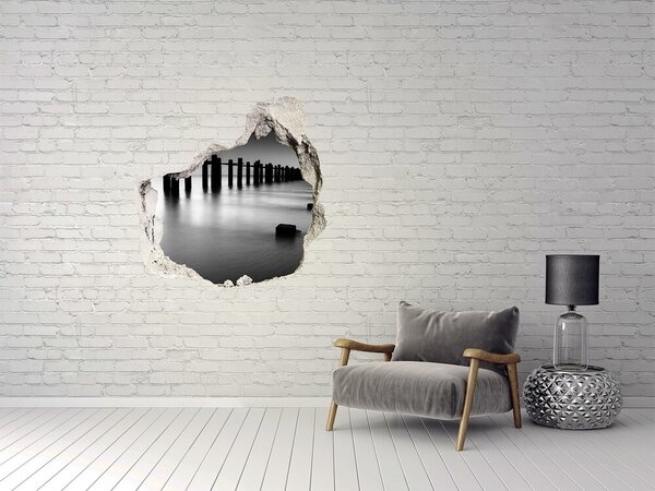 Autocolant un zid spart cu priveliște Un dig scufundat într-un decor monocromatic