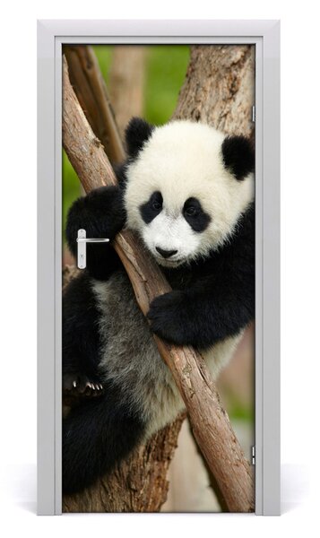 Autocolante pentru usi Panda într-un copac