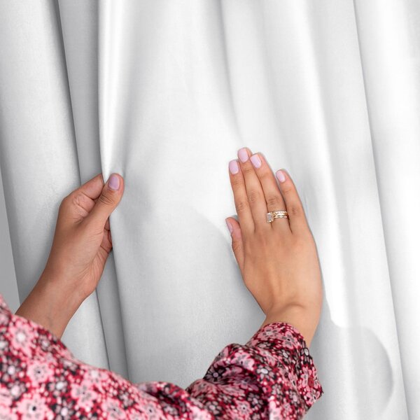 Draperie albă dimout (semi-opacă) din catifea 140x245 cm Pleat – Restilo