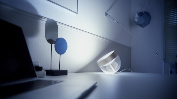 Philips Hue IRIS LED 8,2W 230V lampă de birou RGB reglabilă argintie