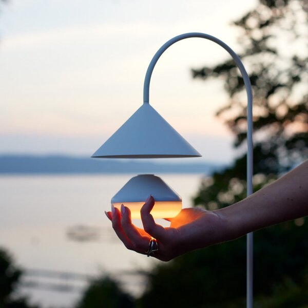 FRANDSEN Lampa cu baterie LED One, albă, Ø 9 cm, acril, reglabil, Alb, Plastic, Design