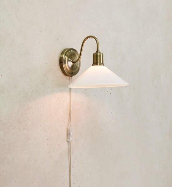 Lampă de perete Markslöjd 108865 VELA 1xE27/40W/230V alamă/alb