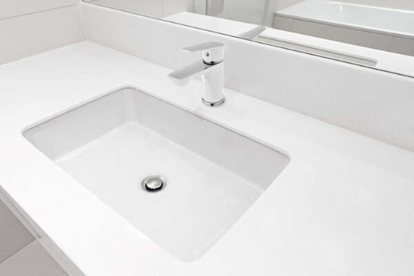 Invena Dokos, baterie chiuveta, alb-crom, INV-BU-19-002-V