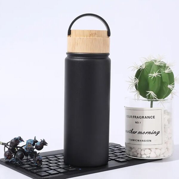 Sticla termos metalica Pufo Traveler cu capac etans din bambus, izoterm, 500 ml, negru