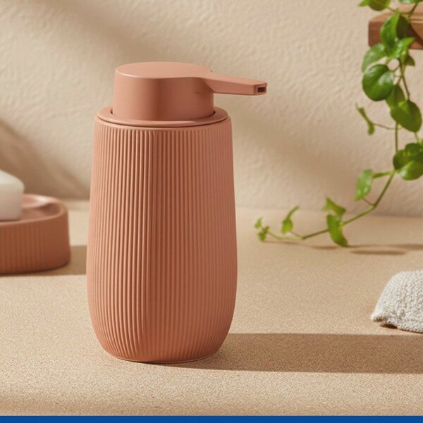 Dozator de săpun lichid maro din plastic 400 ml Fablo – Wenko