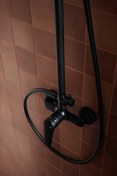 KFA Armatura Otava set de duș perete cu duș de ploaie negru 5556-910-81