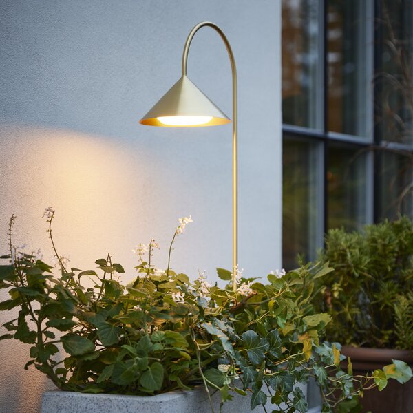 FRANDSEN Lampă LED cu țeapă Grasp, culoare alamă, 82 cm, IP44, reglabil, Auriu / Alamă, Design