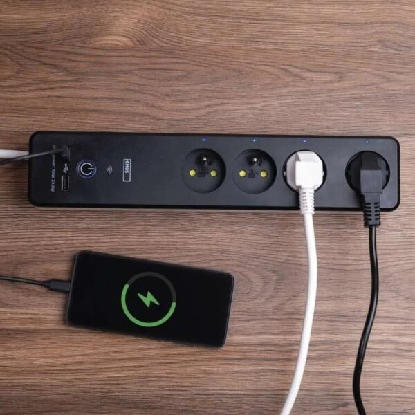 Prelungitor inteligent cu întrerupător GoSmart 4Z + 1xUSB-A + 1xUSB-C 2 m Wi-Fi Tuya