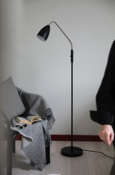 Markslöjd 108886 - Lampadar LED reglabil PATRO, 4,9W/230V, negru