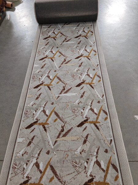 Traversa ZARRA 01437, Model Abstract Imprimat, Tesatura Plata, Latime 0.6m, Marime 60 X 300 cm, Gri si Maro cu Accente Ocru, Festonata Surfilata