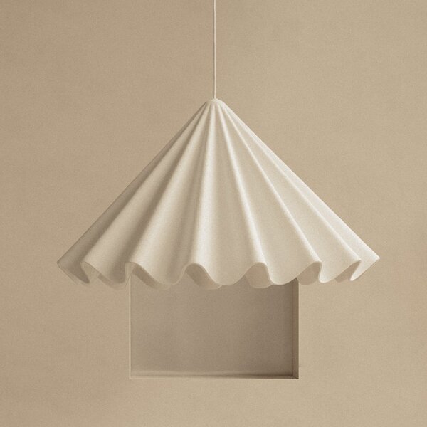 Audo Copenhagen Lampa suspendată Dancing, albă, Ø 65 cm, pâslă, reglabil, Alb, Camera de zi / sufragerie, Țesătură / Textil