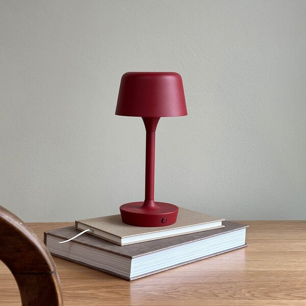 Dyberg Larsen Lampă de masă cu LED reîncărcabilă Flow, roșu, înălțime 25 cm, reglabil, Roșu, Camera de zi / sufragerie, Metal, Scandinavă