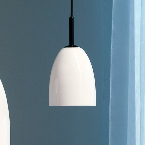 Dyberg Larsen Lampă suspendată Jazz opal/negru 18 cm, reglabil, Alb, Camera de zi / sufragerie, Sticlă, Scandinavă