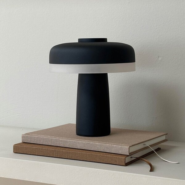 Dyberg Larsen Lampă de masă reîncărcabilă cu LED Porter, negru, 16 cm, reglabil, Negru, Camera de zi / sufragerie, Metal, Scandinavă