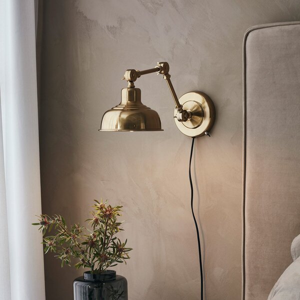 Markslöjd Aplică de perete Grimstad, culoare alamă antică, fier, fișă, reglabil, Auriu / Alamă, Camera de zi / sufragerie, Metal