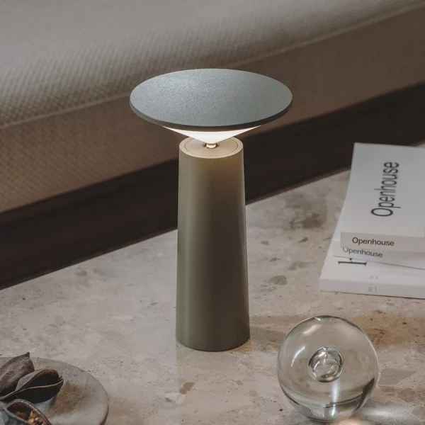 LEDS-C4 Lampă de masă LED reîncărcabilă Cocktail gri măsliniu Înălțime 21,5 cm, reglabil, Gri, Camera de zi / sufragerie, Aluminiu, Modern