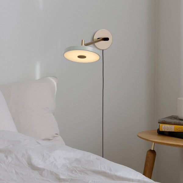 UMAGE Aplică de perete LED Asteria Long, măslin/alamă, cu ștecher, reglabil, Auriu / Alamă, Camera de zi / sufragerie, Metal, Design, Soclu de perete jos