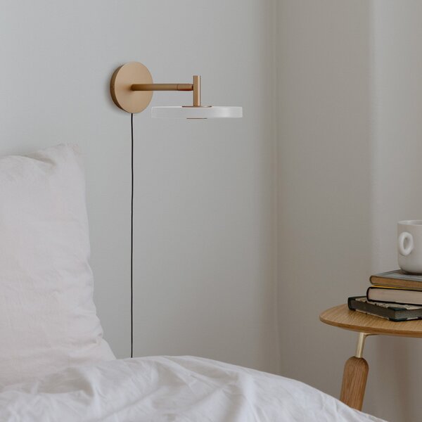 Lampă de perete UMAGE, Asteria Short, reglabil, Auriu / Alamă, Camera de zi, Metal, Design