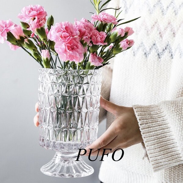 Vaza decorativa eleganta Pufo Grace din sticla cu picior pentru flori si aranjamente, 18 cm- design modern pentru living si decor interior