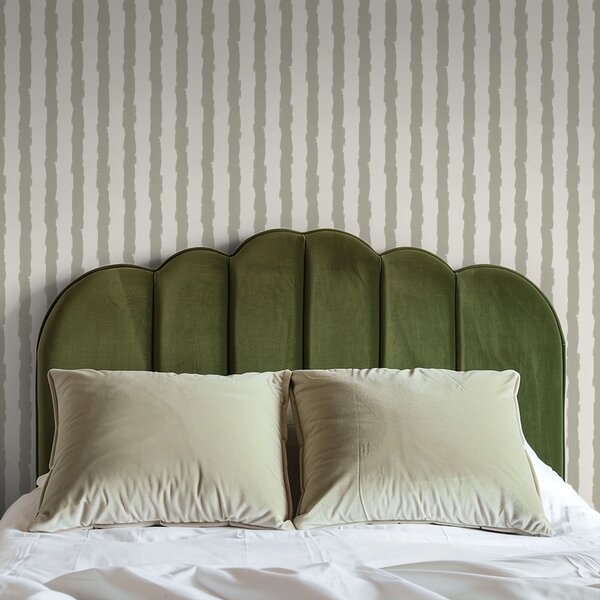 Tapet Pensule verticale de culoare gri deschis pe un fundal deschis, Tapet unic, a01191 : Uwalls.ro