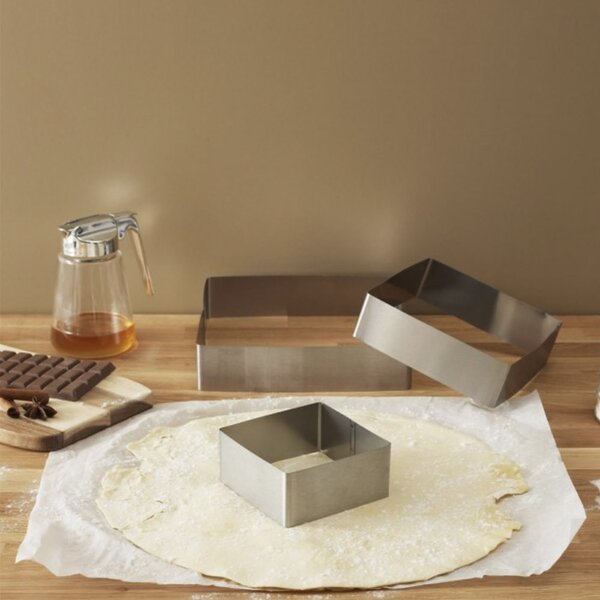 Set 3 forme metalice patrate Pufo Cake pentru blat de tort, prajituri, argintiu- rezistente si usor de utilizat