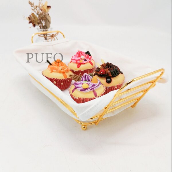 Cos metalic dreptunghiular Pufo de bucatarie pentru servire paine, cu picioruse si husa detasabila textila, 26 x 19 cm, auriu