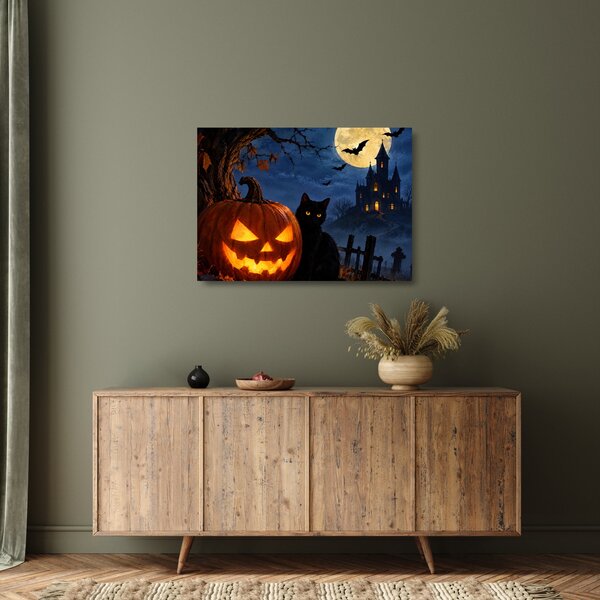 Tablou pe sticlă - Pisică neagră lângă un dovleac luminat de Halloween (70x50 cm)