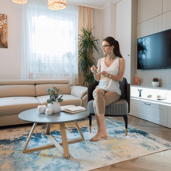 KONDELA Fotoliu design, model alb-negru/ piele ecologică maro, EMREN