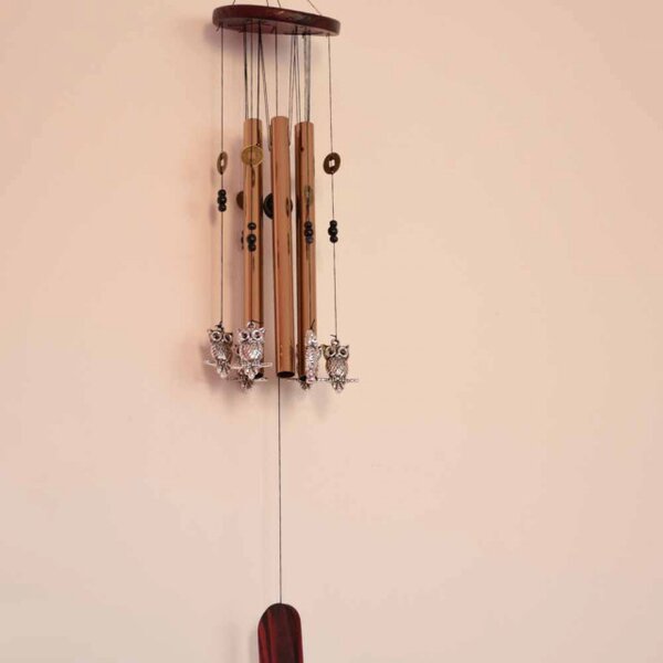 Clopotel de vant cu 6 tuburi sonore metalice aurii pentru casa sau gradina, model Feng-Shui cu bufnite si monede