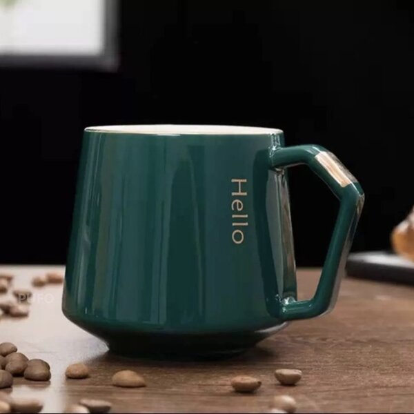 Cana cu capac din ceramica si lingurita Pufo Elegance pentru cafea sau ceai, 300 ml, verde
