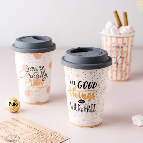 Cana ceramica de voiaj Pufo pentru cafea cu capac din silicon, 415 ml, model You're pretty