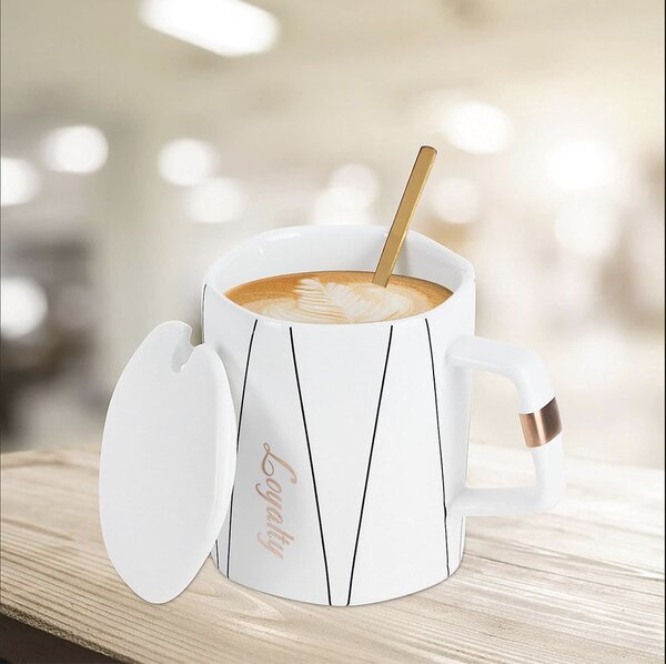 Cana cu capac din ceramica si lingurita Pufo Loyalty pentru cafea sau ceai, 320 ml, alb