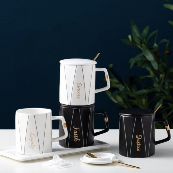 Cana cu capac din ceramica si lingurita Pufo Loyalty pentru cafea sau ceai, 320 ml, alb