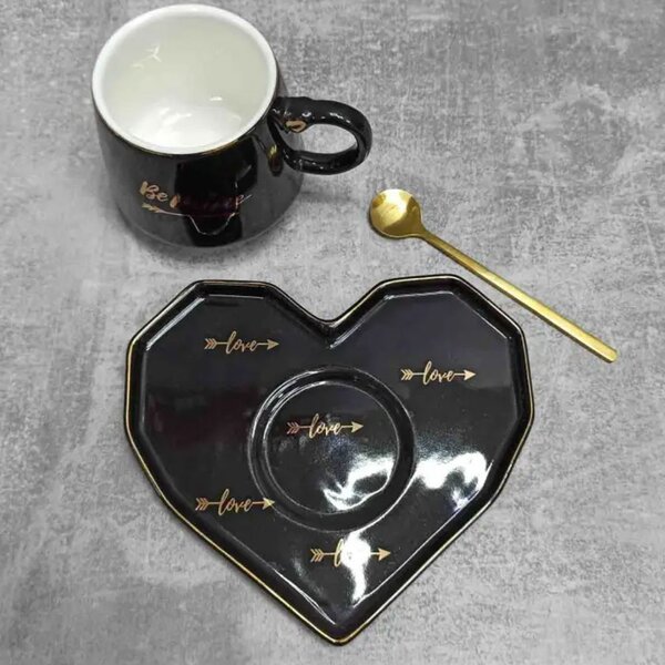 Cana ceramica cu farfurie in forma de inima si lingurita Pufo Be Mine pentru cafea sau ceai, 180 ml, negru- cadou elegant si romantic