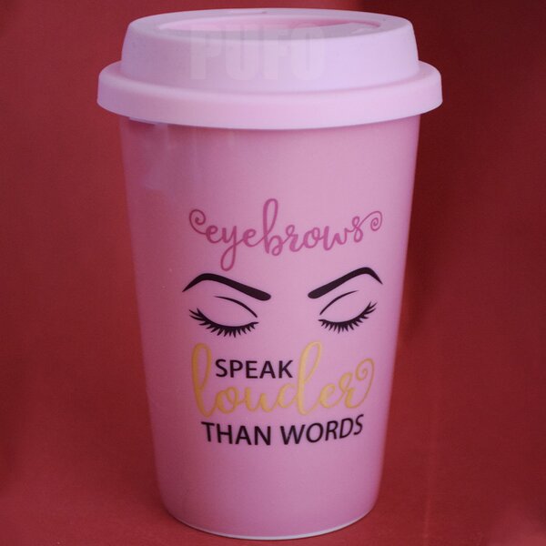 Cana ceramica de voiaj Pufo pentru cafea cu capac din silicon, 415 ml, model Eyebrows speak, roz