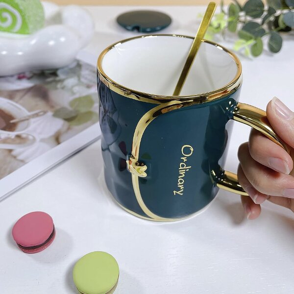 Cana din ceramica Pufo Fashion Time pentru cafea sau ceai, 350 ml, verde- stil modern si eleganta zilnica