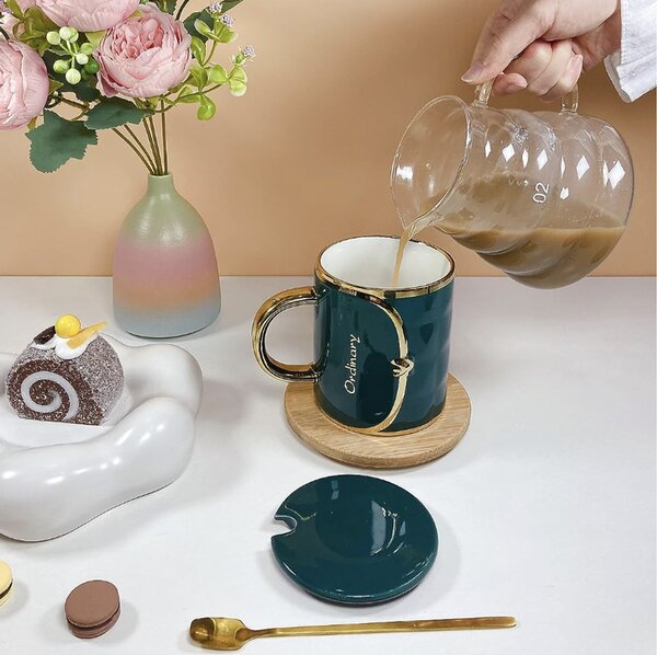 Cana din ceramica Pufo Fashion Time pentru cafea sau ceai, 350 ml, verde- stil modern si eleganta zilnica