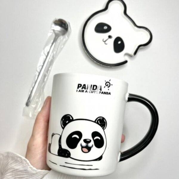 Cana cu capac din ceramica si lingurita Pufo Little Panda pentru cafea sau ceai, 300 ml- adorabila si practica