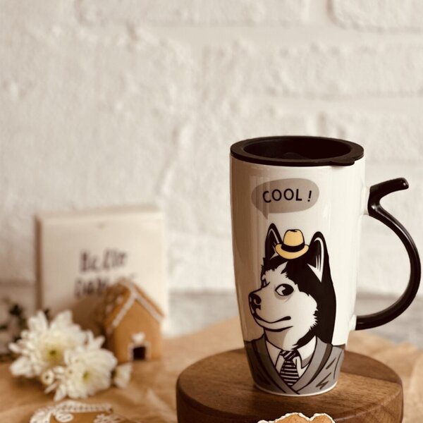 Cana inalta din ceramica cu capac Pufo Business, pentru cafea sau ceai, 450 ml- eleganta, practica si perfecta pentru birou