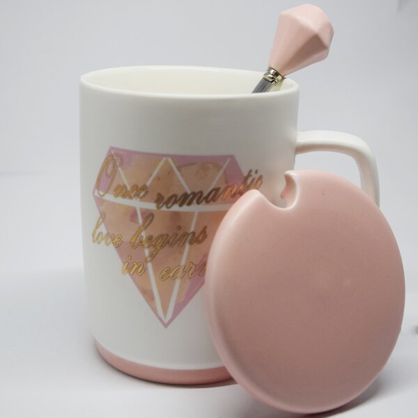 Cana cu capac din ceramica si lingurita Pufo Romantic Love pentru cafea sau ceai, 350 ml