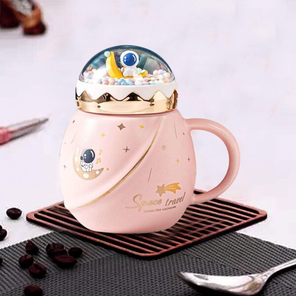 Cana cu capac tip ceainic din ceramica Pufo Travel the Space pentru cafea sau ceai, 500 ml, roz