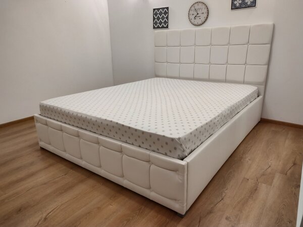 Pat Regal 160 cm x 200 cm Alb din piele ecologica fara saltea