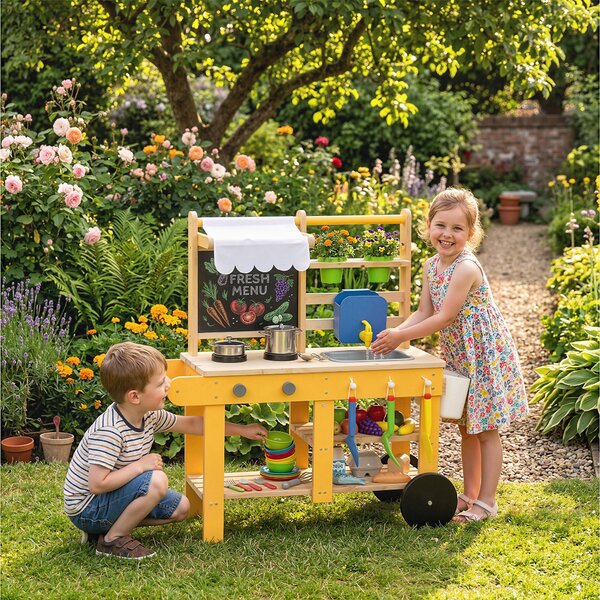 AIYAPLAY Bucătărie de jucărie exterioară din lemn cu roți Apă reală Ghivece Tablă și 15 accesorii 84,2x34,4x90 cm Galben | Aosom Romania