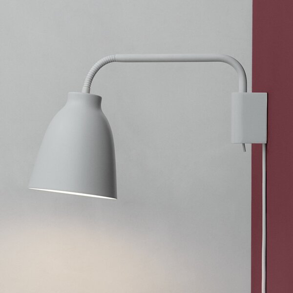 FRITZ HANSEN Caravaggio aplică de perete, albă, reglabil, Alb, Camera de zi / sufragerie, Metal, Design