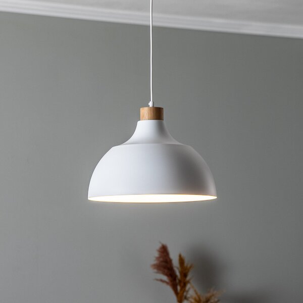 Envostar Lampa suspendată Kaitt, albă, Ø 34 cm, detaliu din lemn, reglabil, Alb, Camera de zi / sufragerie, Metal, Scandinavă