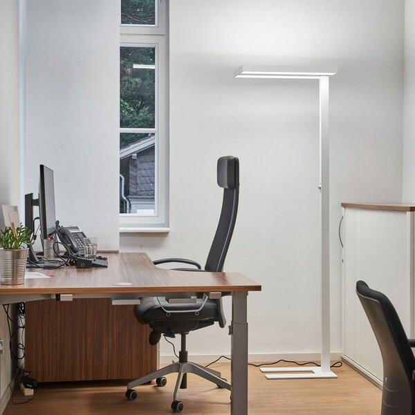 Arcchio Lampadar LED Logan Basic, albă, 6.000 lm, dimabil, reglabil, Alb, Studiu / Birou, Aluminiu, Modern, Proiector vertical