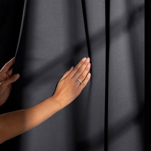 Draperie gri închis dimout (semi-opacă) 140x175 cm Kierra – Restilo