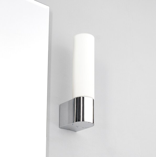 Lindby Lampă cu oglindă Melike, 27 cm, crom, IP44, priză, reglabil, Metalic, Baie, Metal, Modern